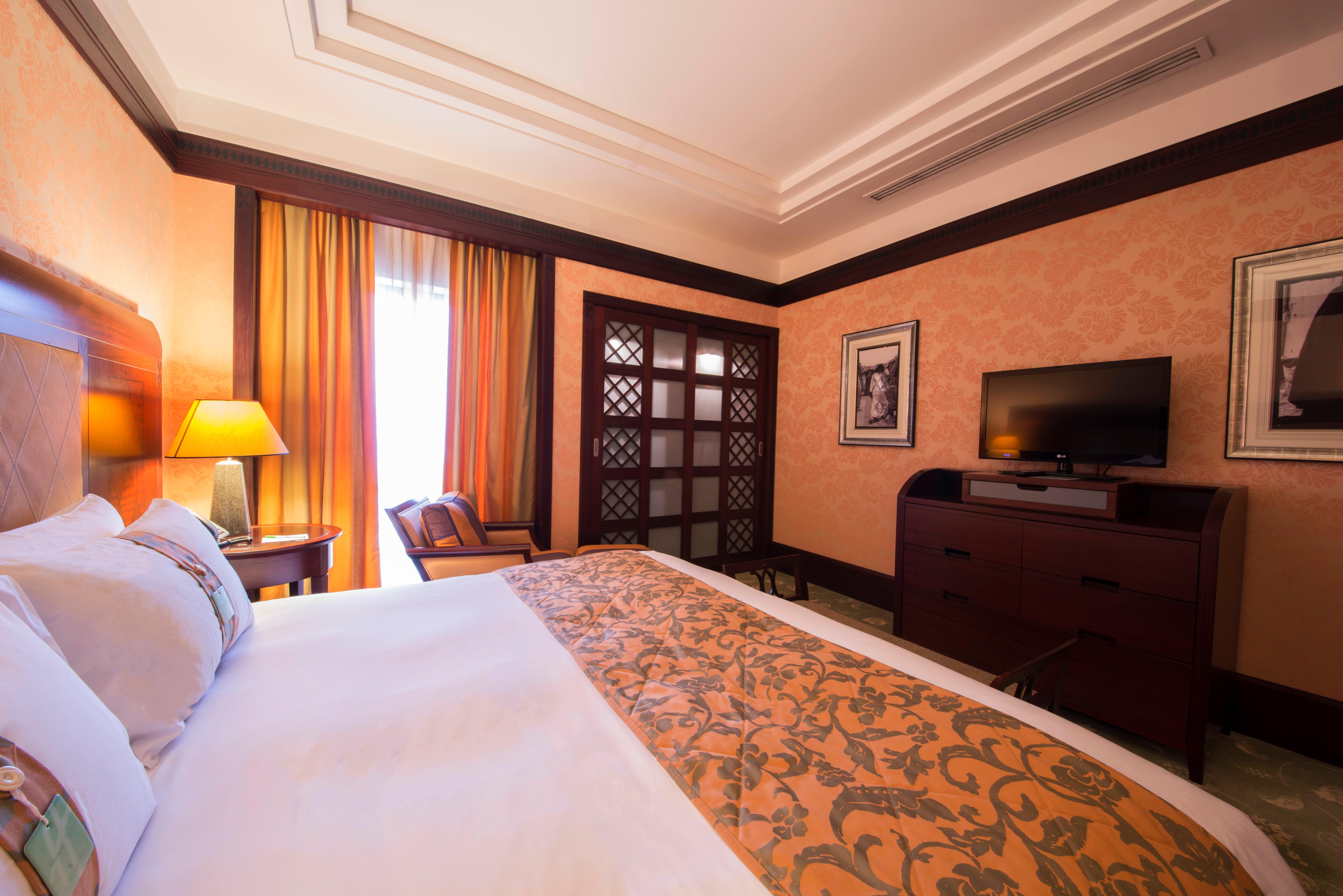 Holiday Inn - Suites Kuwait Salmiya, An Ihg Hotel Kuwait City Exterior photo