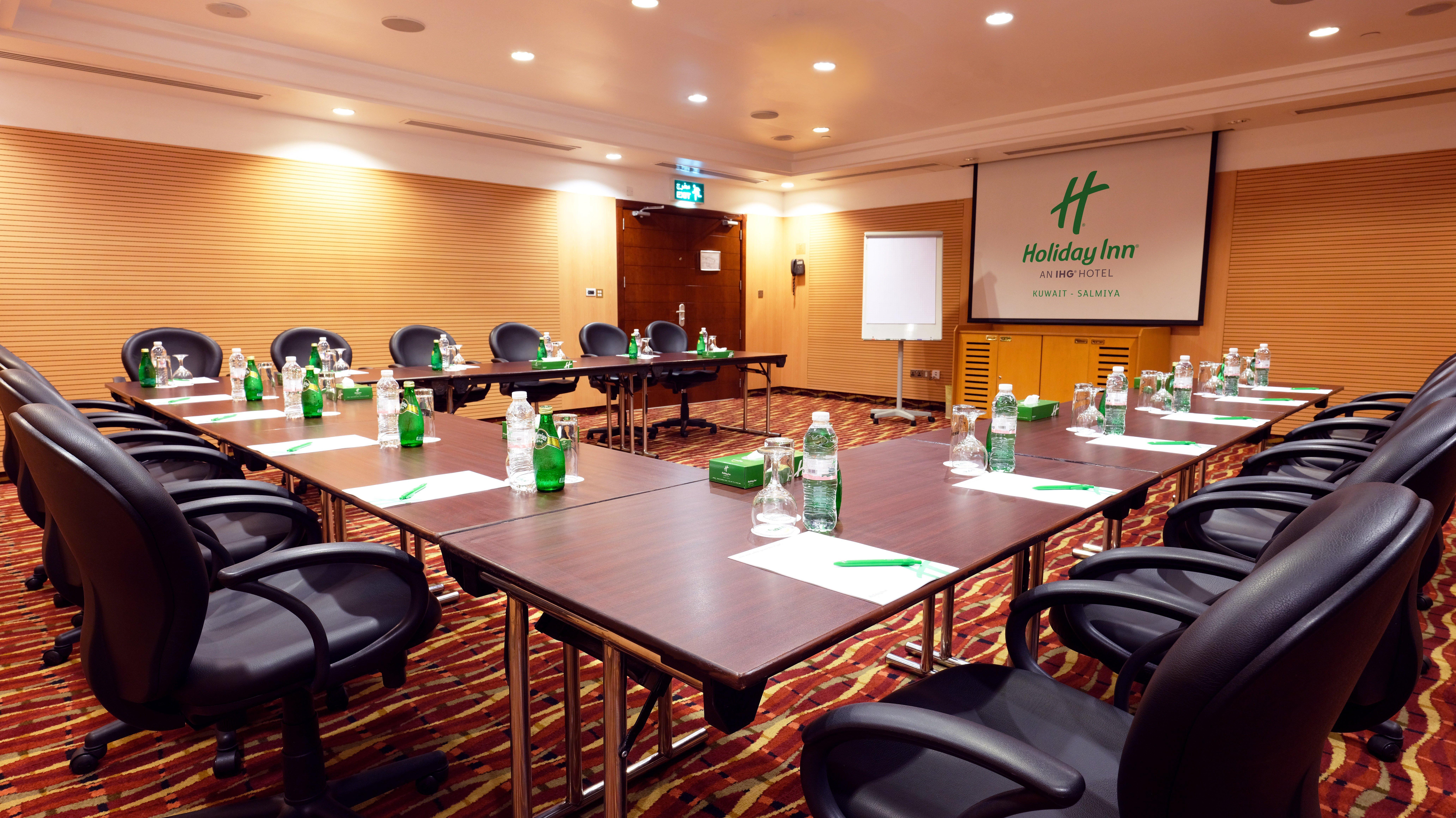 Holiday Inn - Suites Kuwait Salmiya By Ihg Kuwait City Exterior photo