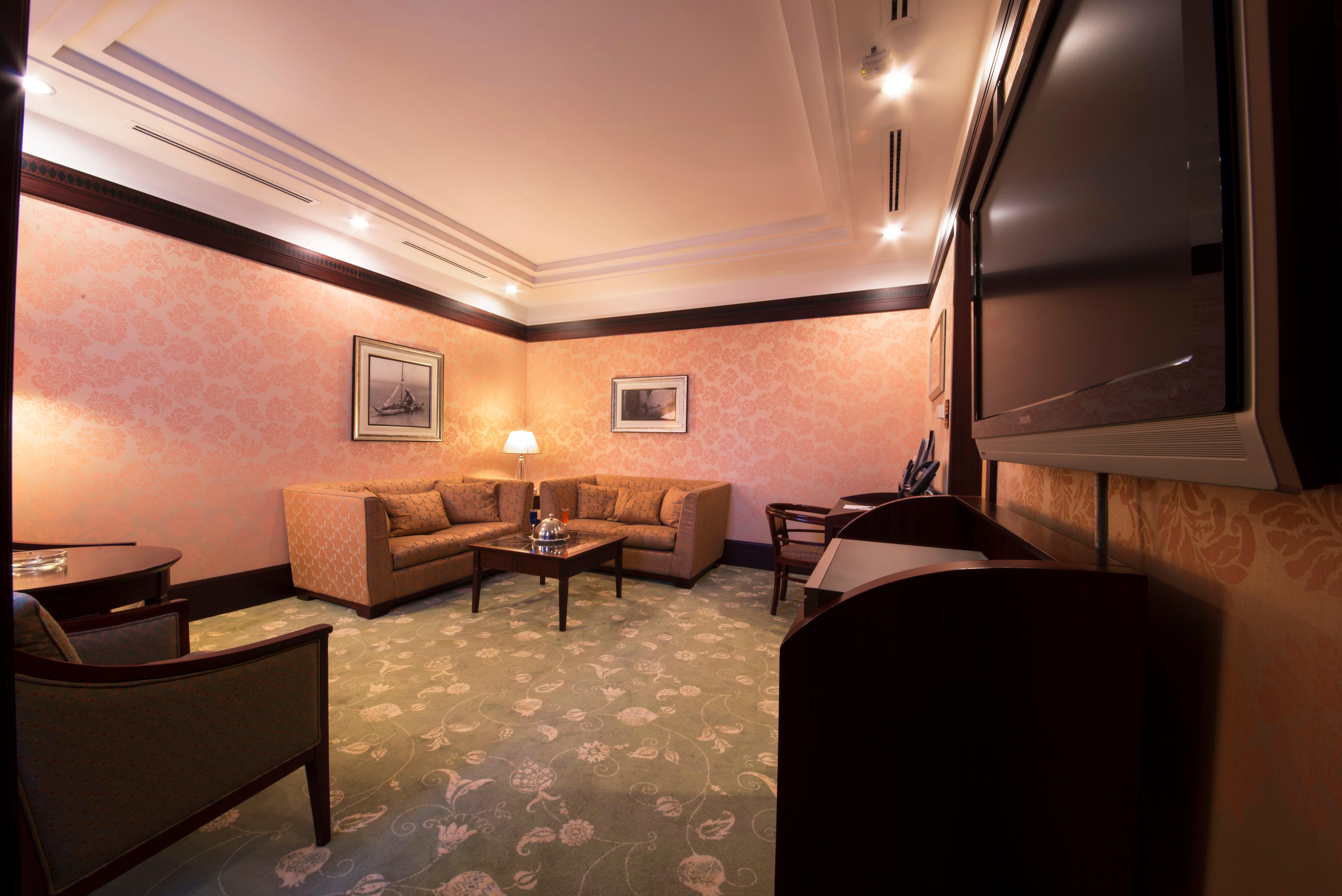 Holiday Inn - Suites Kuwait Salmiya By Ihg Kuwait City Exterior photo