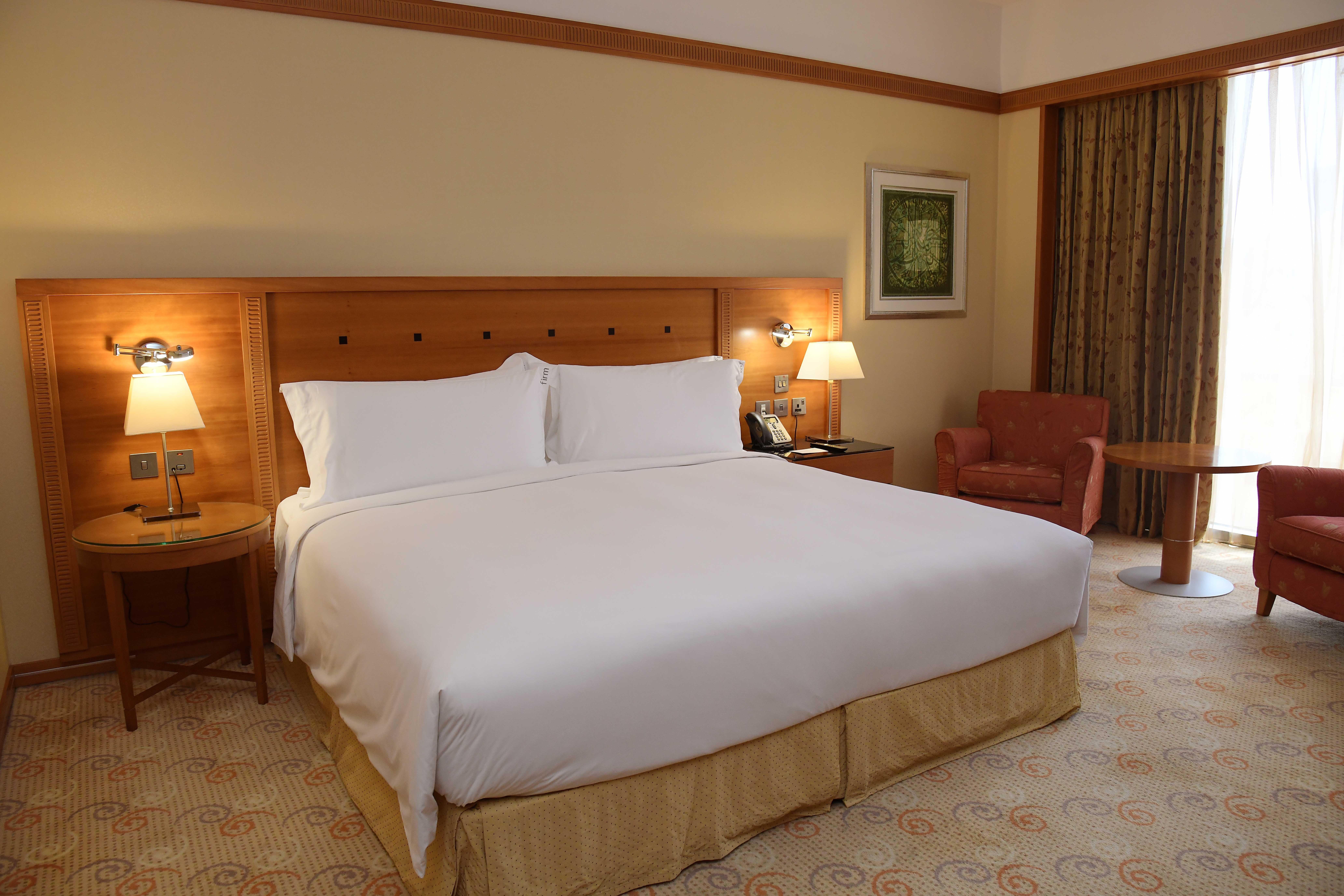 Holiday Inn - Suites Kuwait Salmiya By Ihg Kuwait City Exterior photo