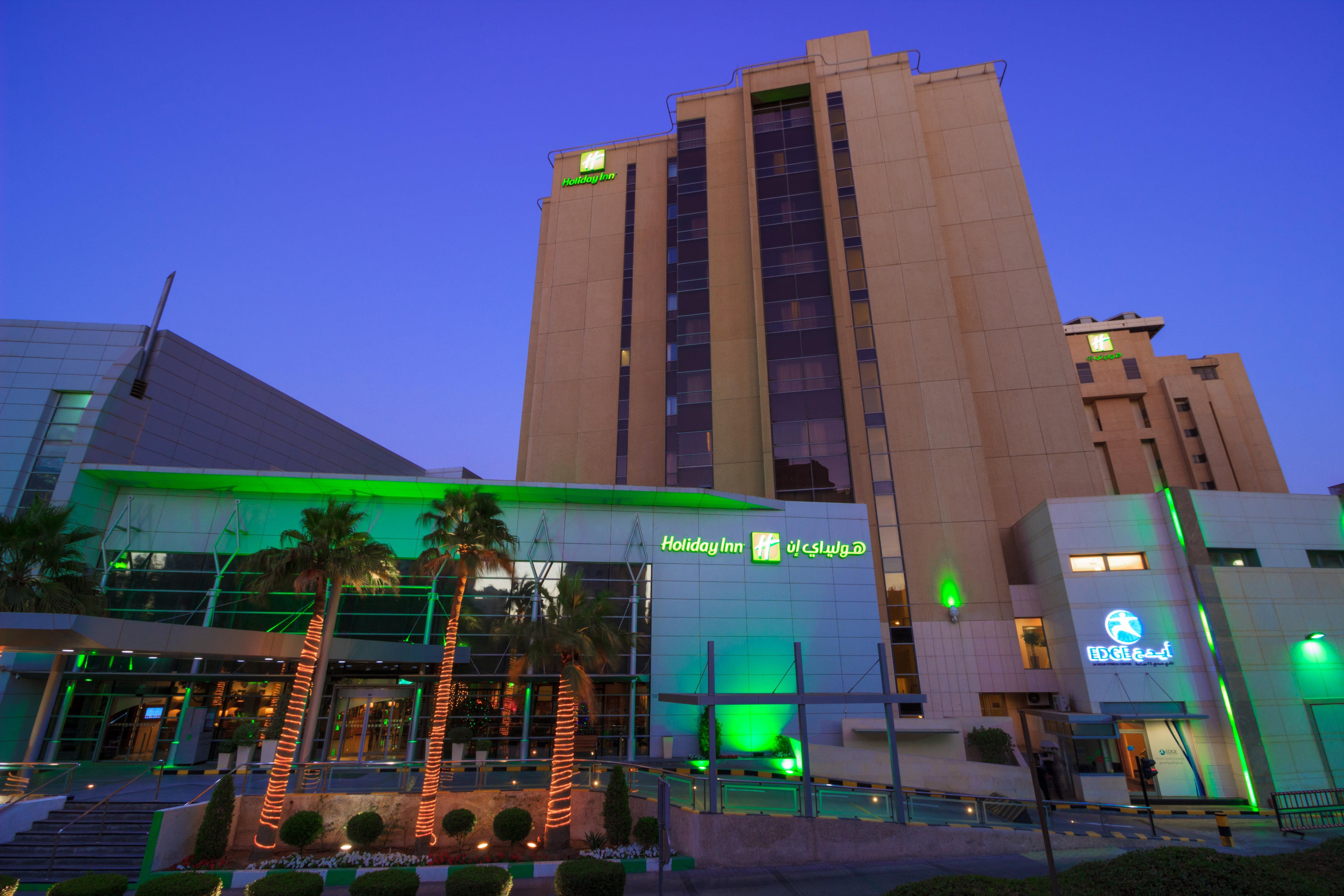 Holiday Inn - Suites Kuwait Salmiya By Ihg Kuwait City Exterior photo