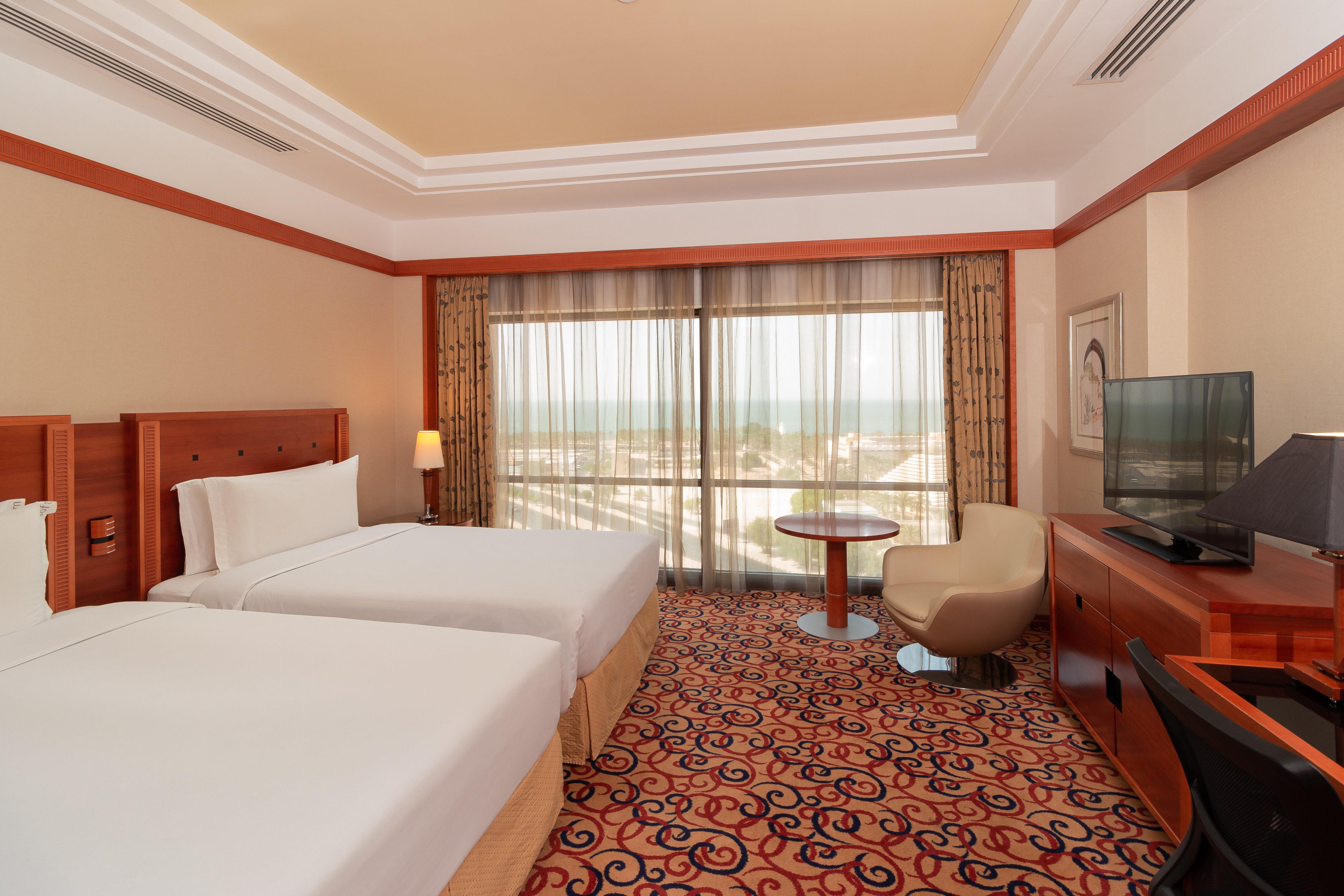 Holiday Inn - Suites Kuwait Salmiya By Ihg Kuwait City Exterior photo