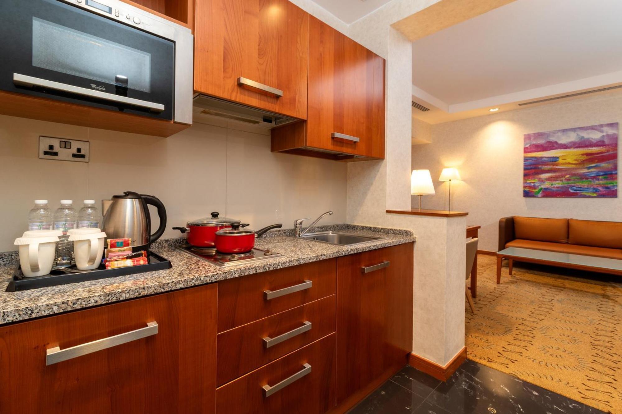 Holiday Inn - Suites Kuwait Salmiya By Ihg Kuwait City Exterior photo