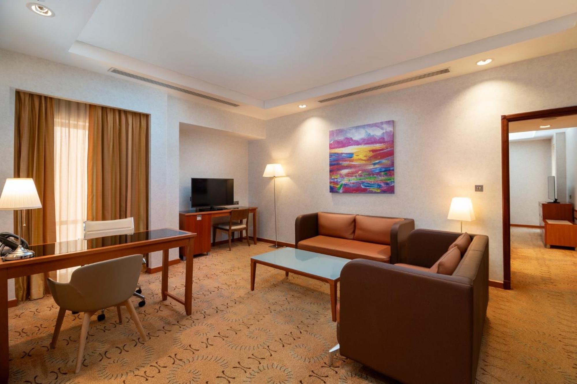 Holiday Inn - Suites Kuwait Salmiya By Ihg Kuwait City Exterior photo