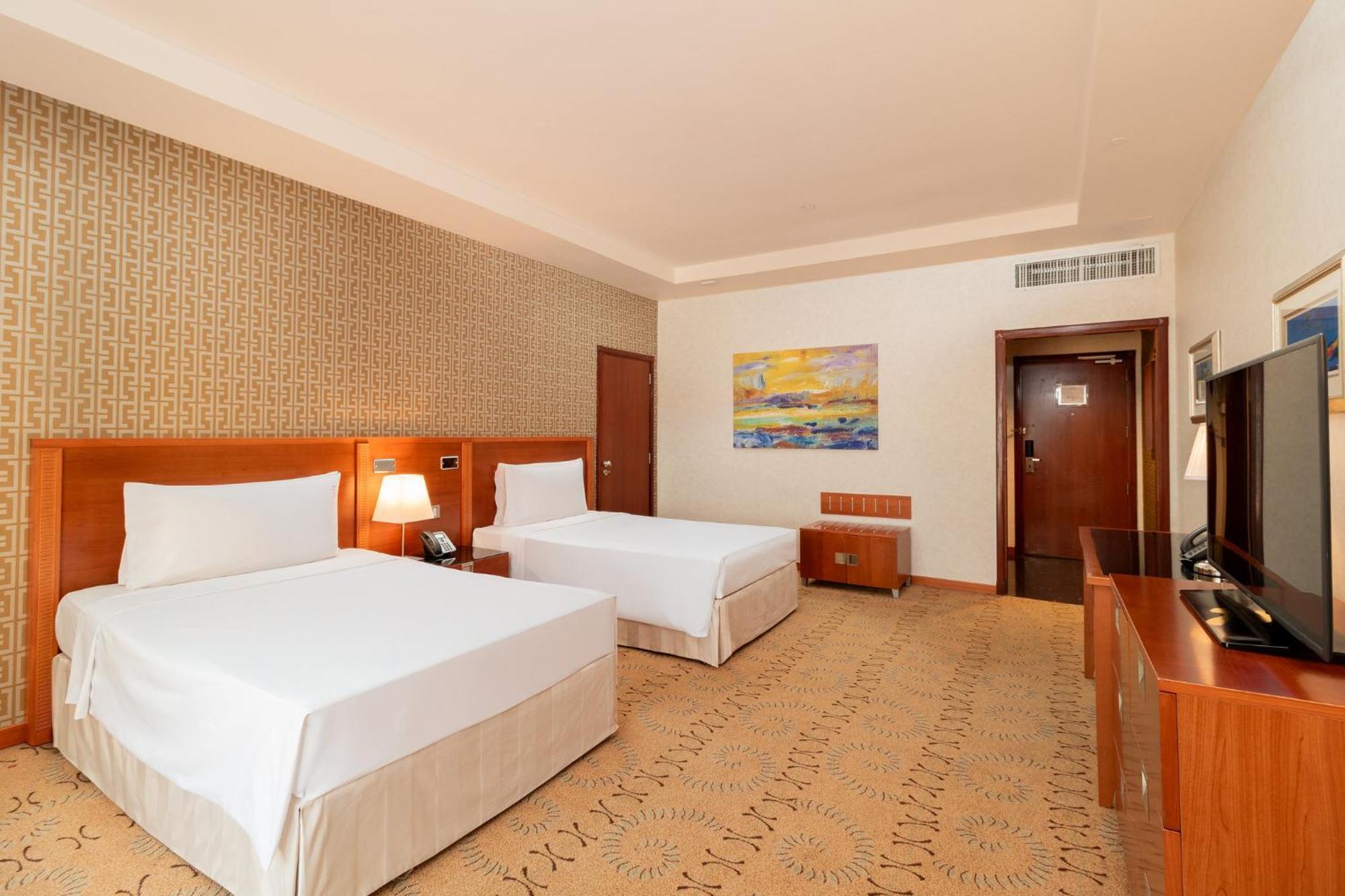 Holiday Inn - Suites Kuwait Salmiya By Ihg Kuwait City Exterior photo